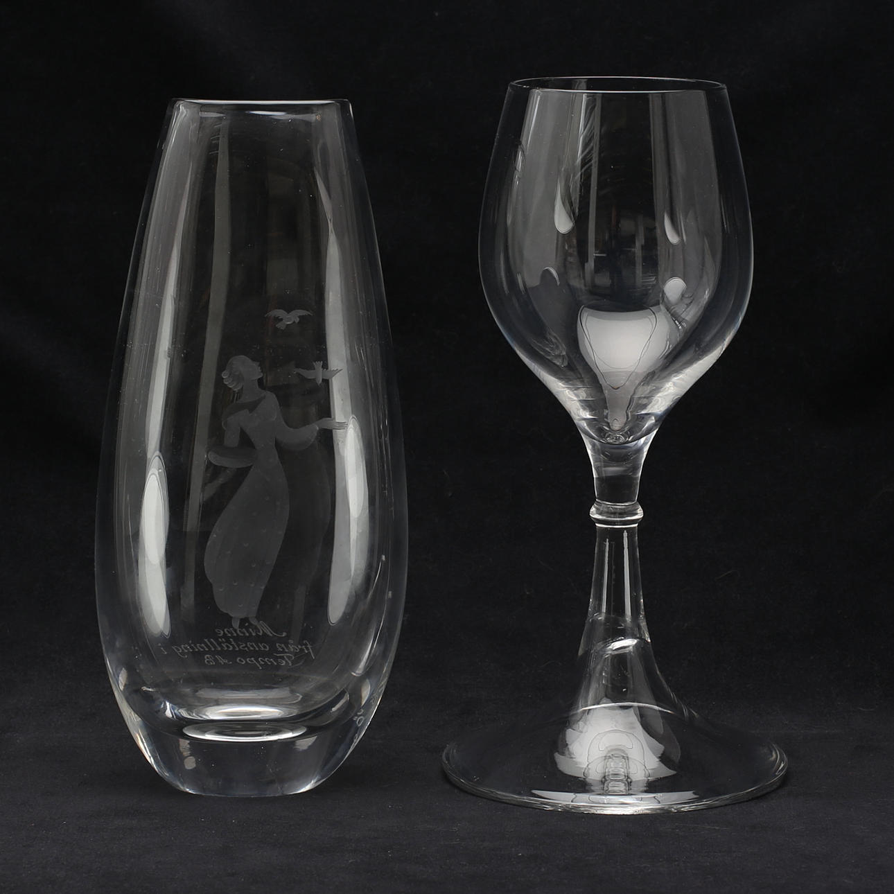 VAS samt POKAL, glas, Vicke Lindstrand, Kosta, signerade.