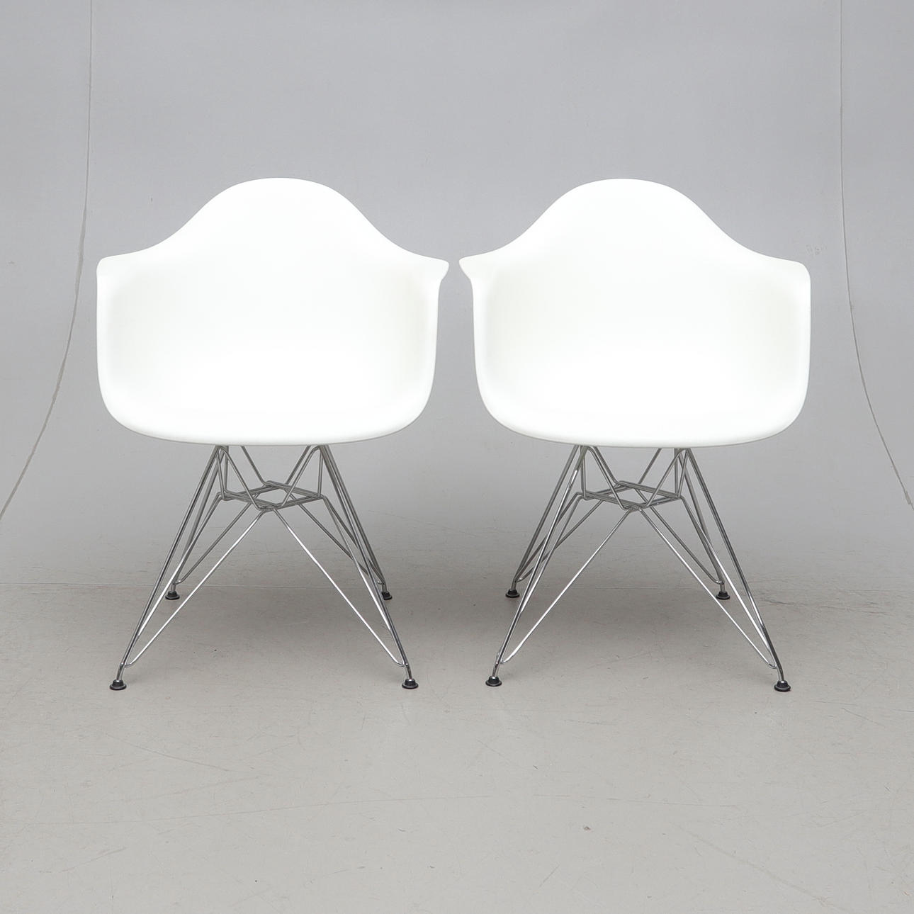 CHARLES & RAY EAMES. karmstolar, 2 st, "Eames plastic armchair DSR", Vitra, 2000-tal.
