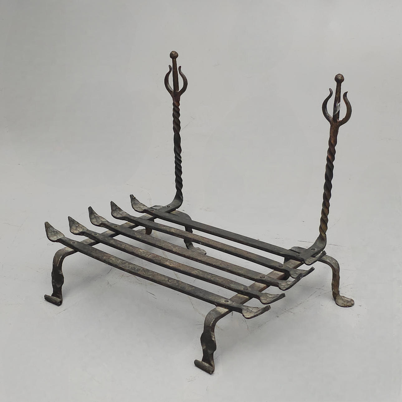 FIREPLACE GRATE OR FIRE BASKET, 20TH CENTURY.
