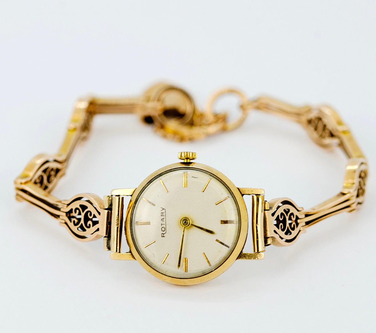 9CT ROTARY WRISTWATCH.