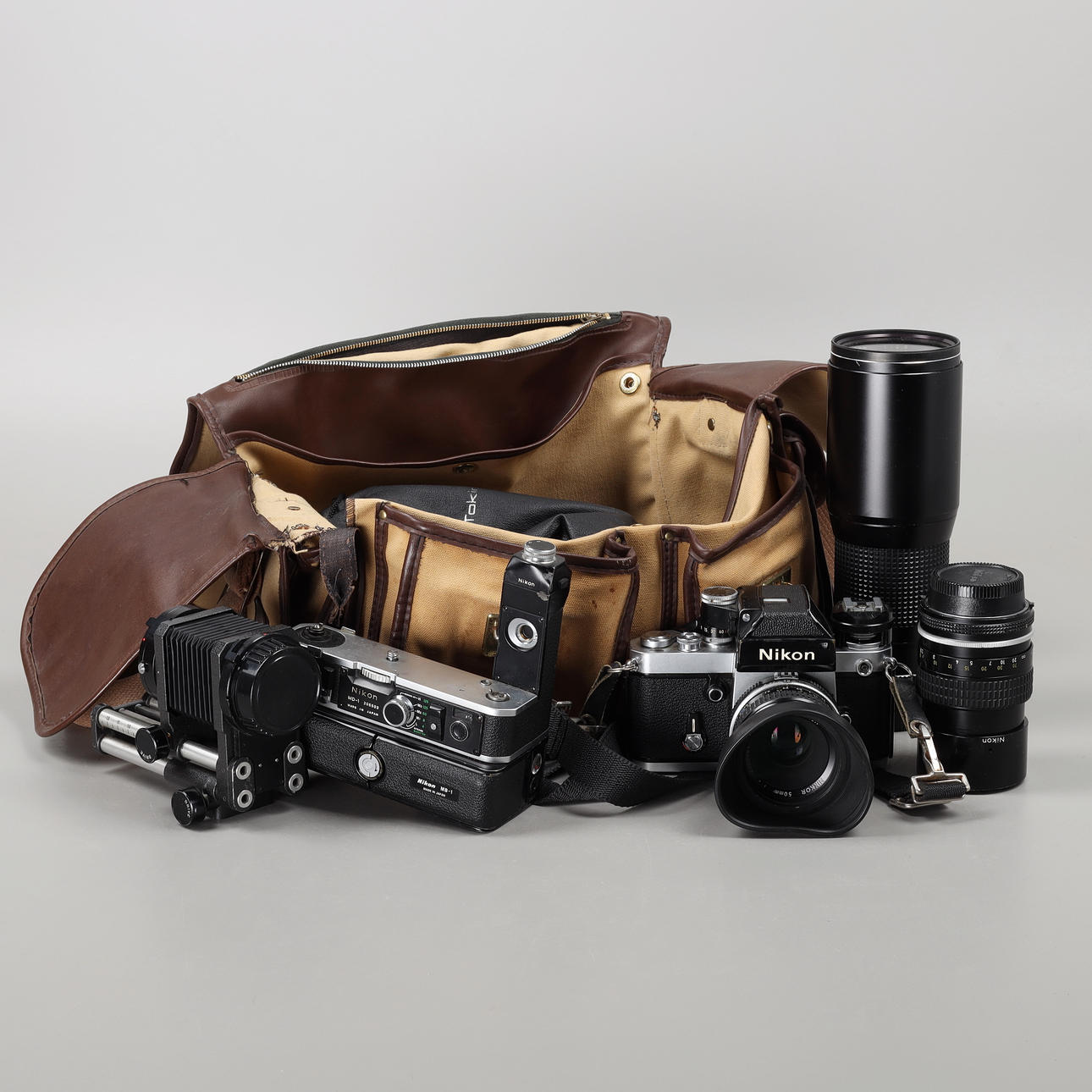 NIKON F2 MED TILLBEHÖR.