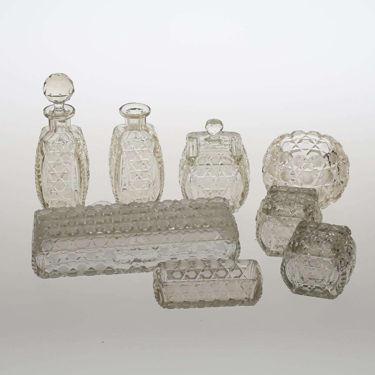 TOALETTSERVIS, 8 delar, glas, slipad.