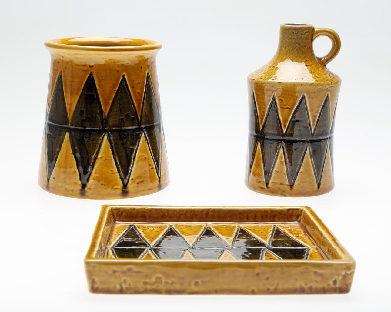 GUNNAR NYLUND. keramik 3 delar, Harlekin, Rörstrand.