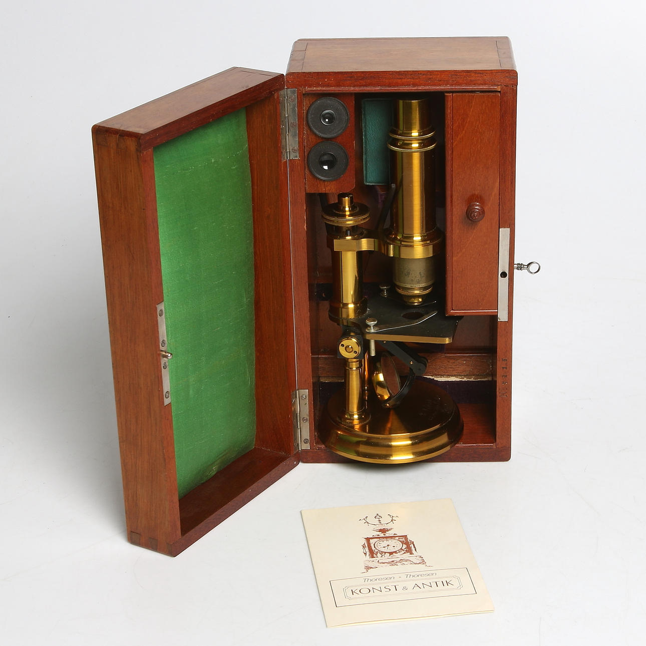 E. HARTNACK MIKROSKOP med TILLBEHÖR i LÅDA, C. Vérick, serienummer No. 7215, 18/1900-tal.