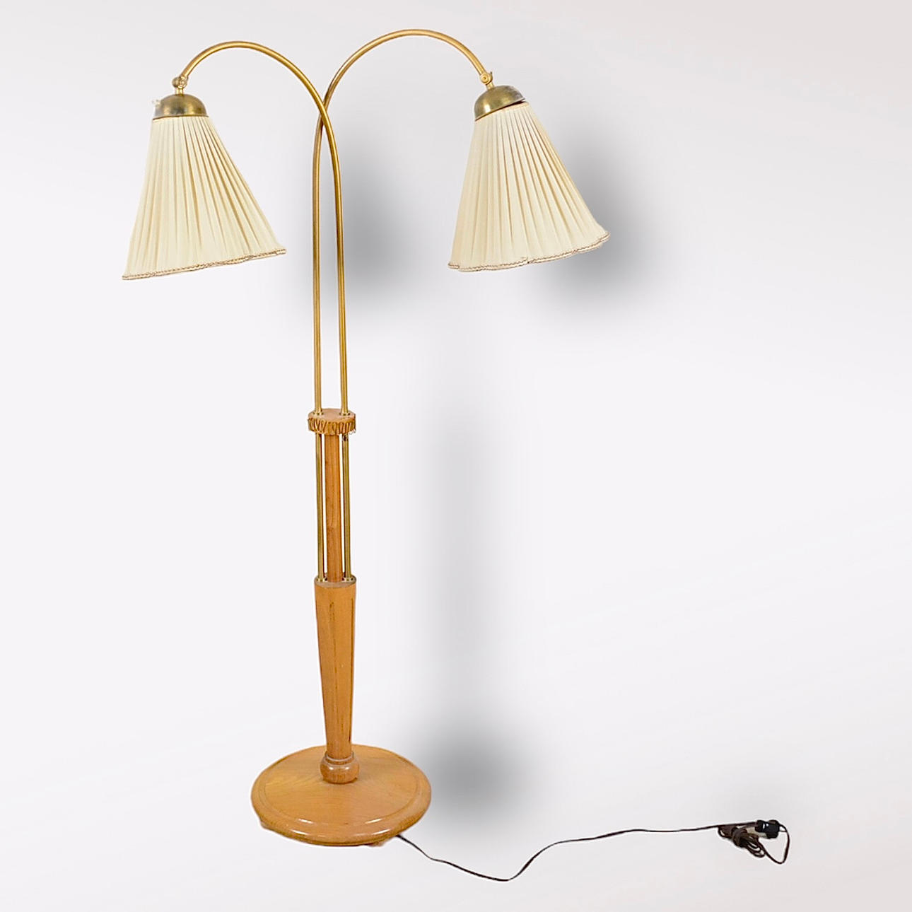 GOLVLAMPA, tvåarmad, 1940-tal.