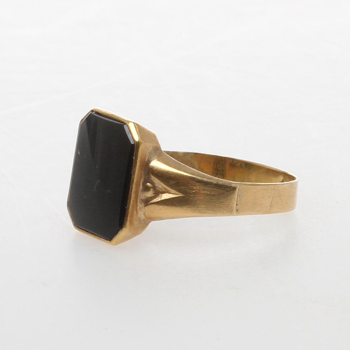 RING, 18k guld, stämlad Bengt Hallberg Guldsmeds, Köping, 1963.