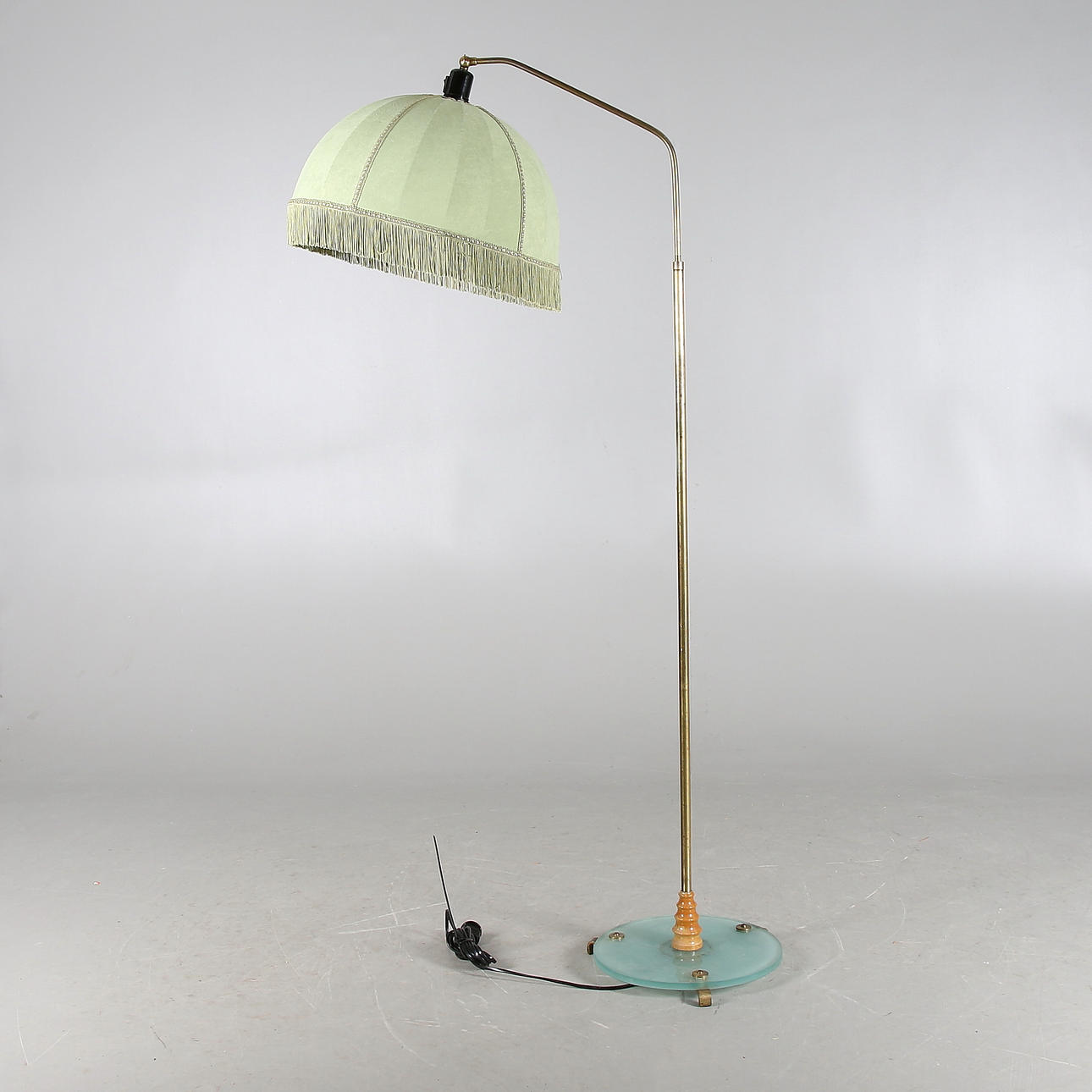 GOLVLAMPA, 1900-talets första hälft.