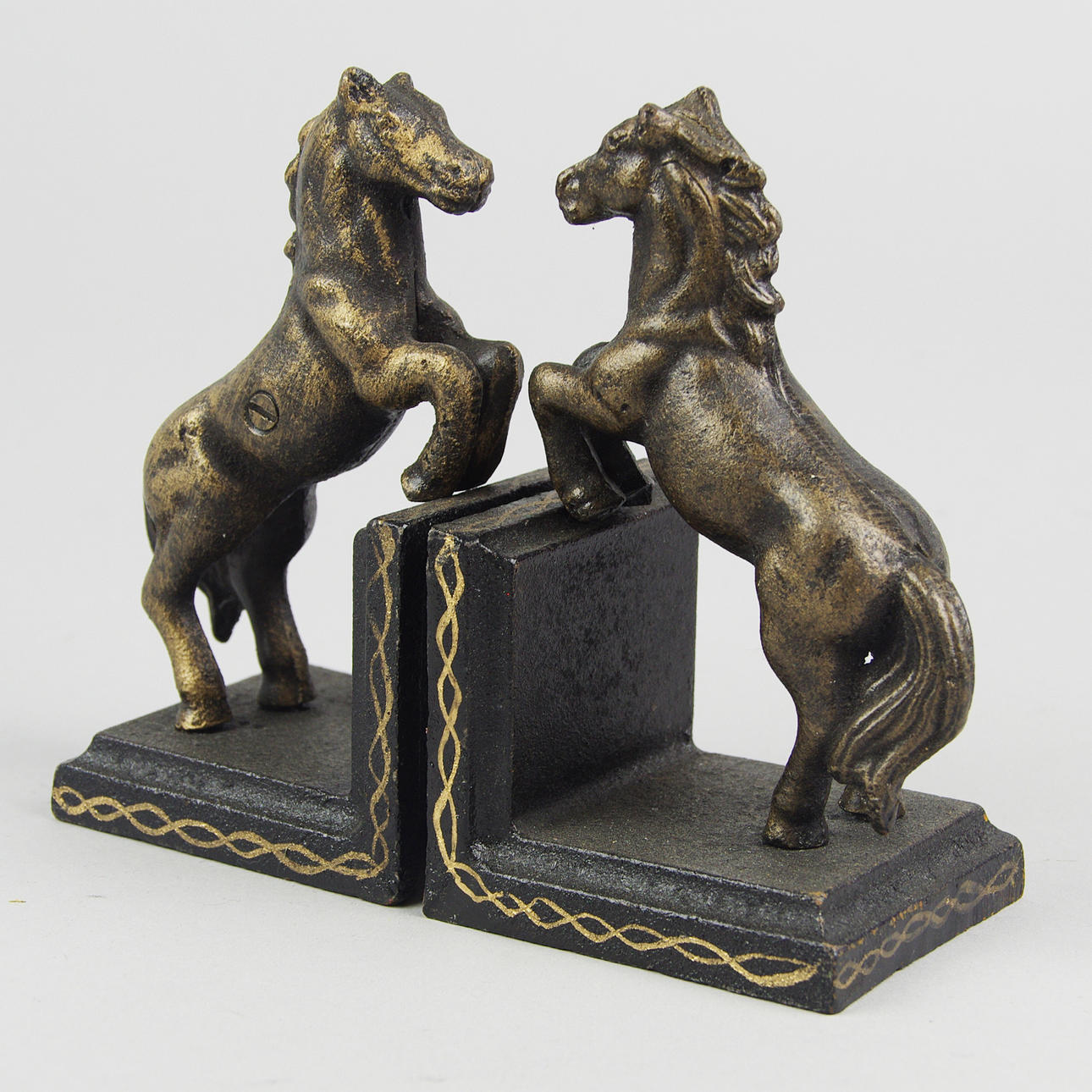 BOKSTÖD, 1 par, hästar, målad gjutjärn, samtida.