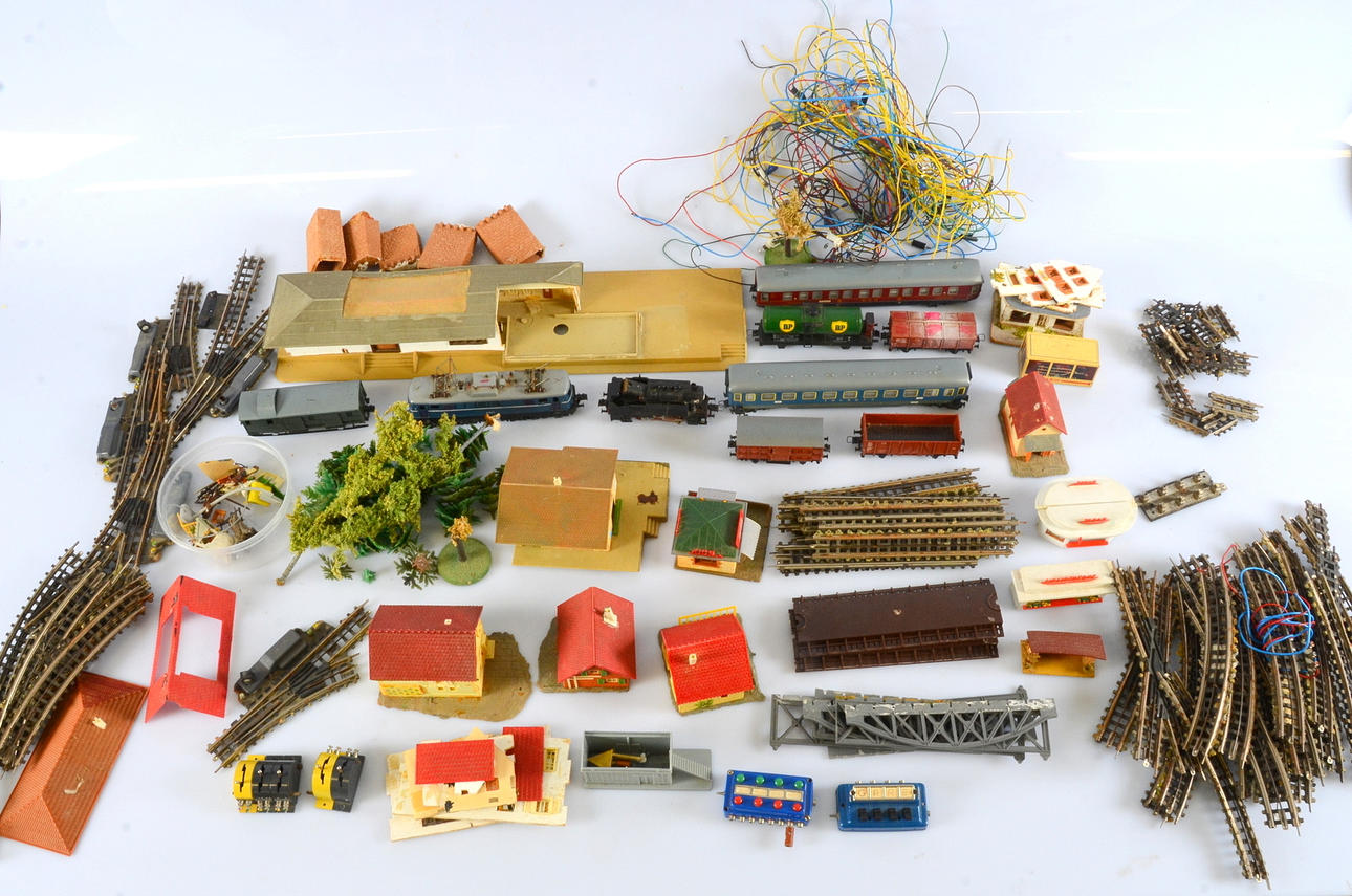 MODELLJÄRNVÄGSDELAR, Trix, Tyskland.