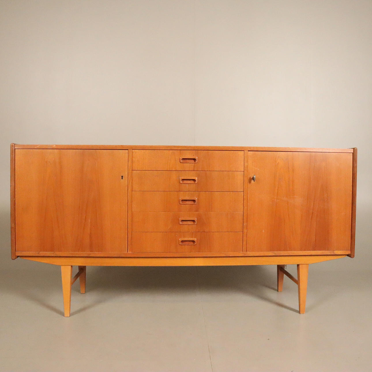 Skænk, teak, midten af det 20. århundrede.