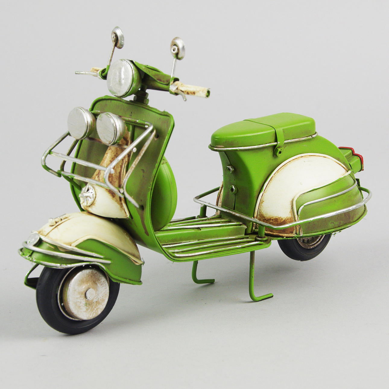 SKULPTUR, scooter, målad metall, samtida.