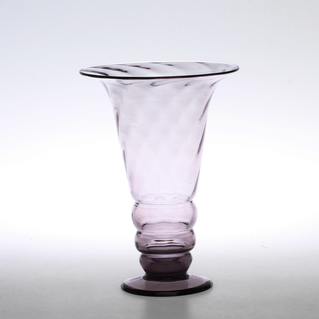 VAS, glas, möjligen Sandviks glasbruk, 1900-talets första hälft.