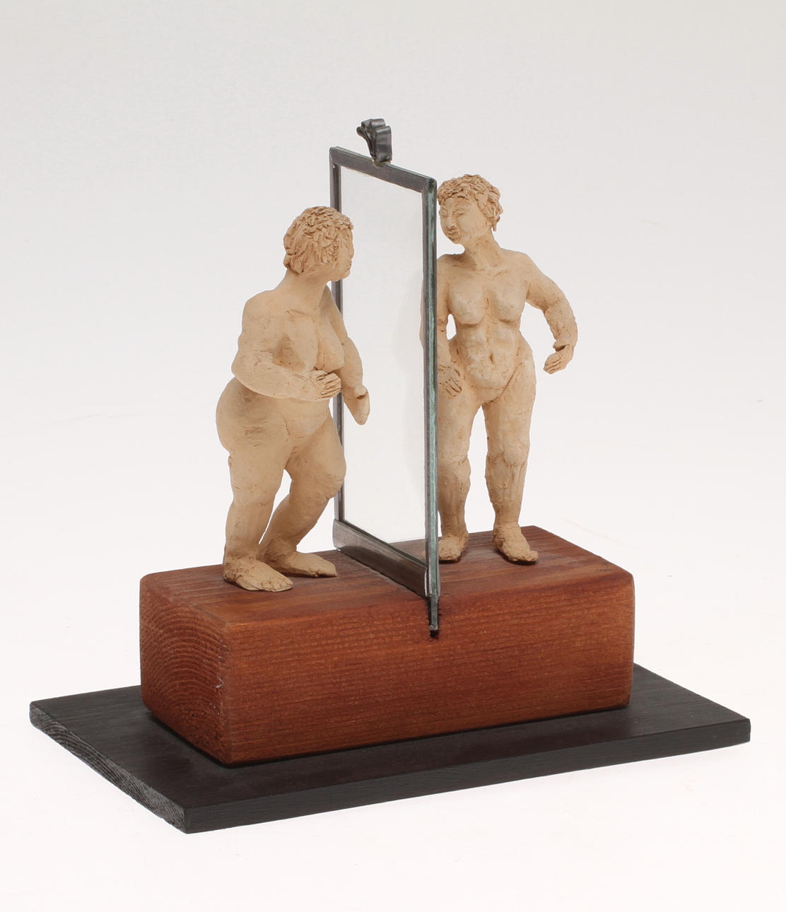 EVA NYSTRÖM. skulptur, terrakotta/glas, "Tidsspegling", monogramsignerad och daterad -91.