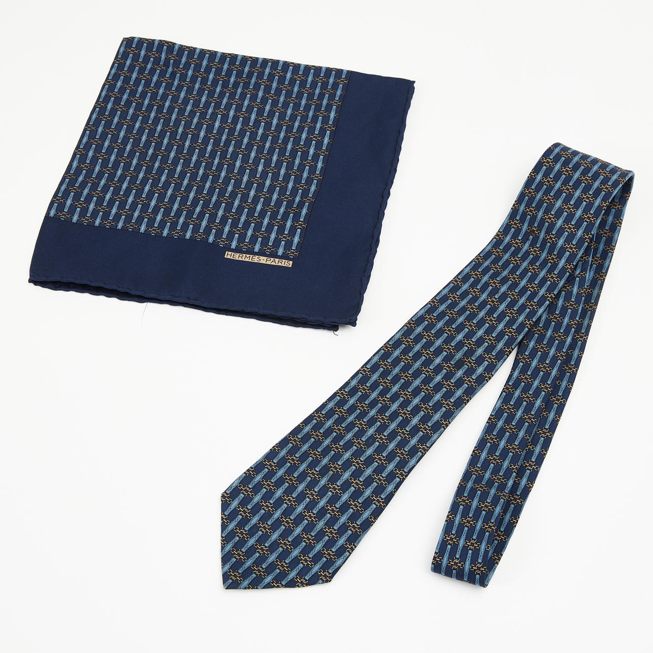 HERMÈS, tie and handkerchief/pocket square.