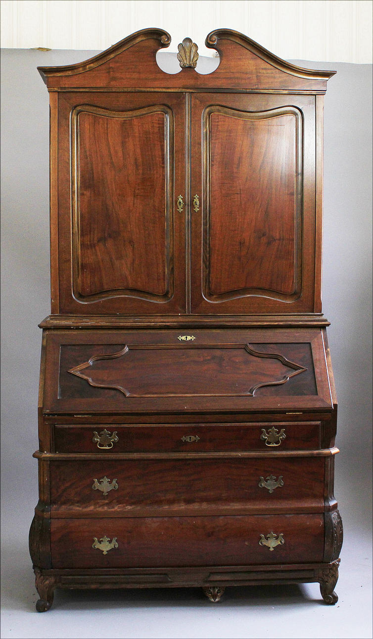 SKÅP. Rokokostil, 1900-talets början.