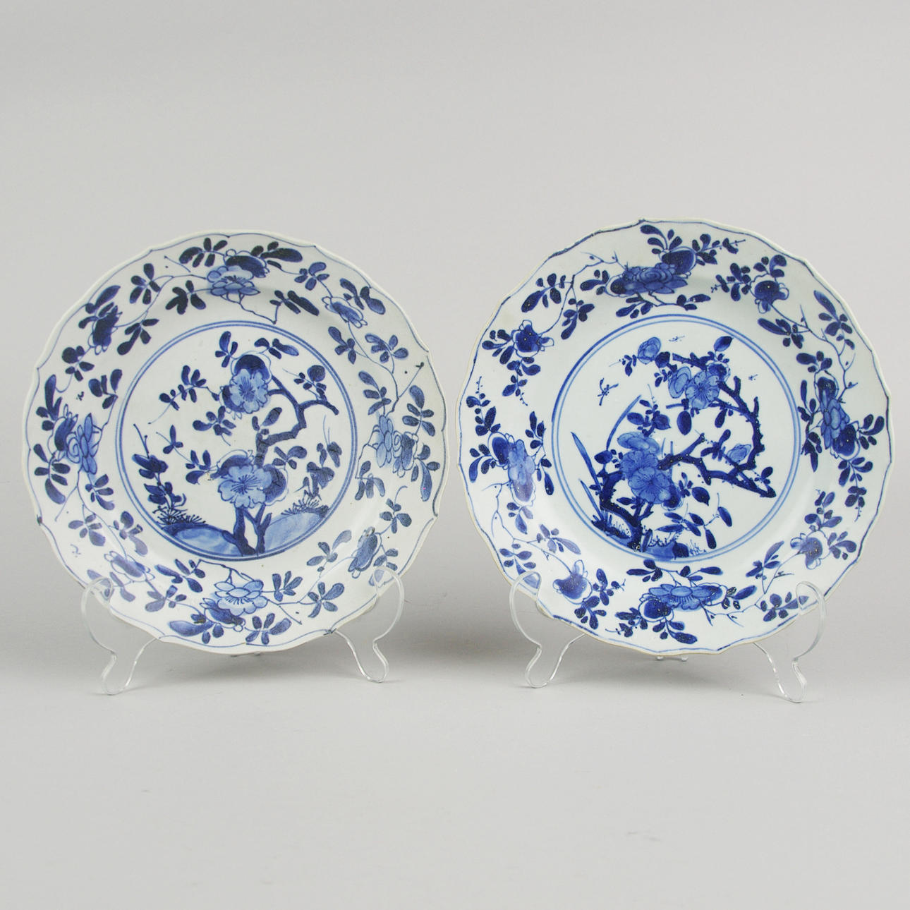 TALLRIKAR, 2 stycken, blå/vitt porslin, Kina.