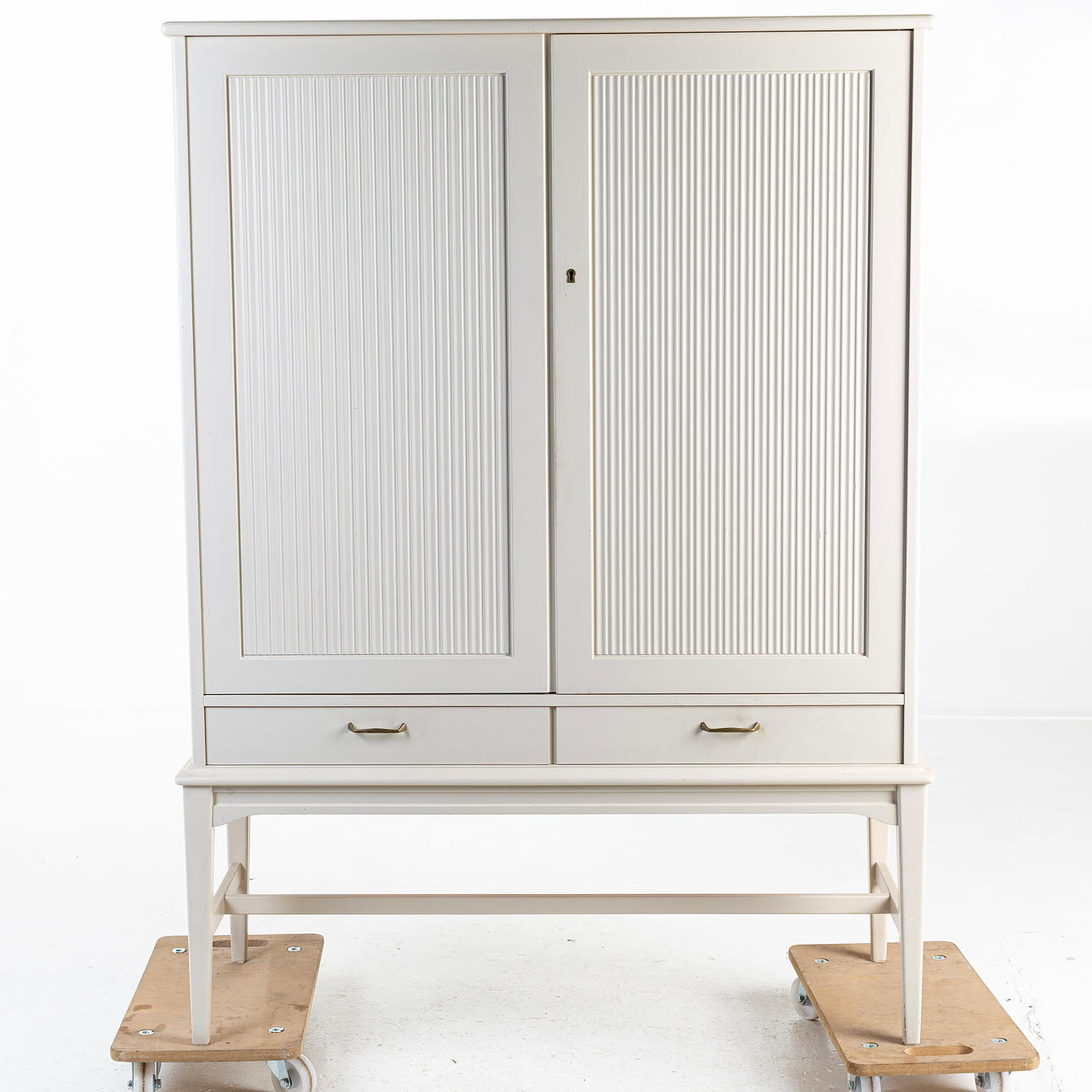 LINNESKÅP, Gustaviansk stil.