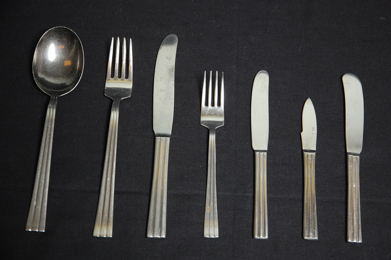 BESTICK, 34 delar Thebe Gense.