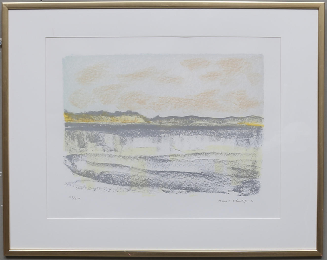 BERTIL ALMLÖF. Landskap med sjö. Färglitografi. Signerad Bertil Almlöf samt daterad -91. Numrerad 179/350.