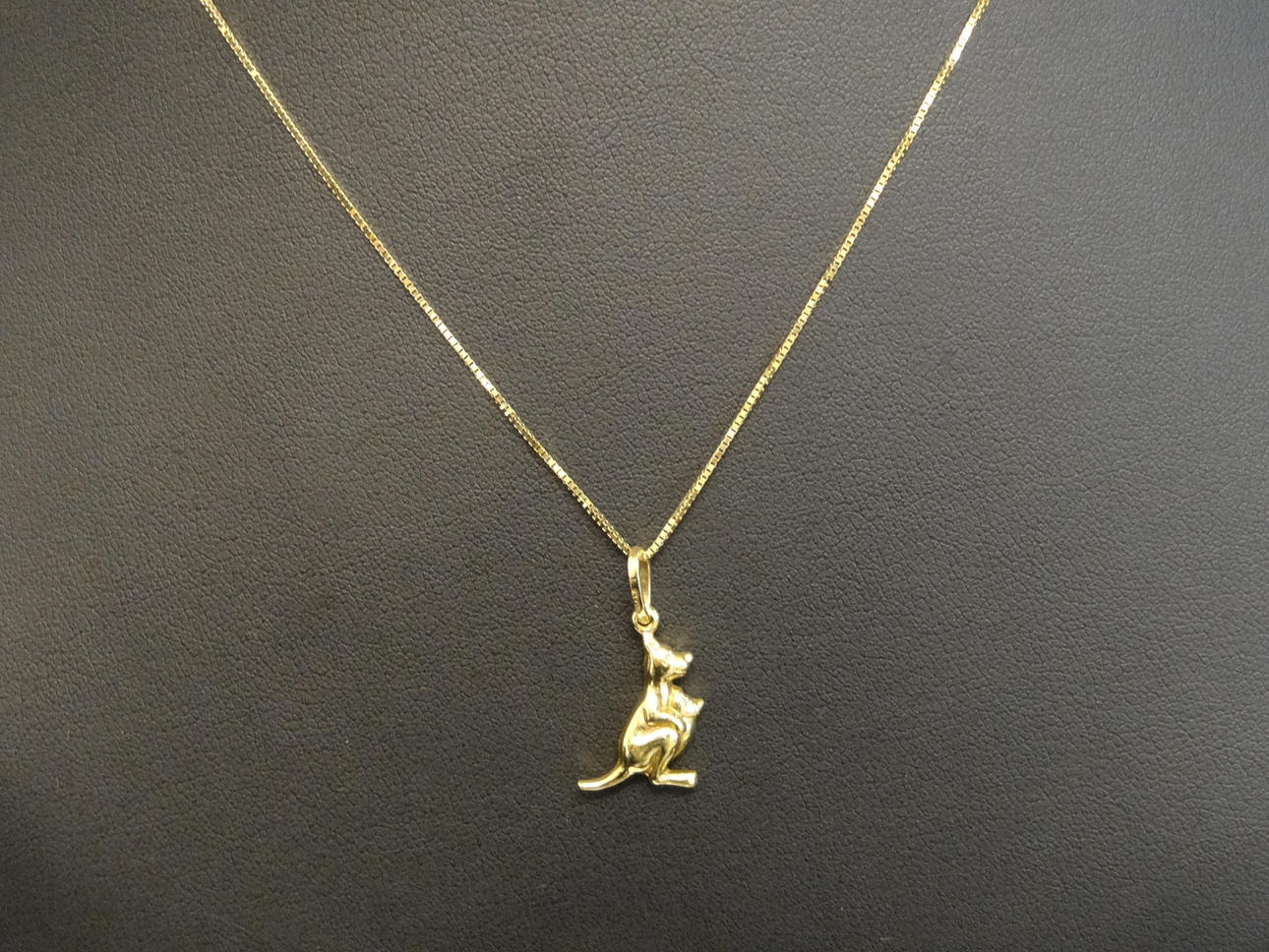 KÄNGURU Halskette 18 Karat Gold.