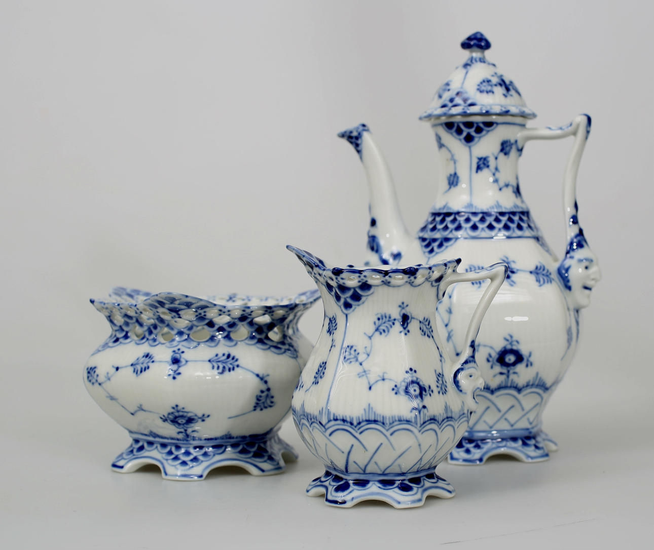 KAFFESERVIS, porslin, 3 delar, "Musselmalet", helblond, Kunglig Dansk.