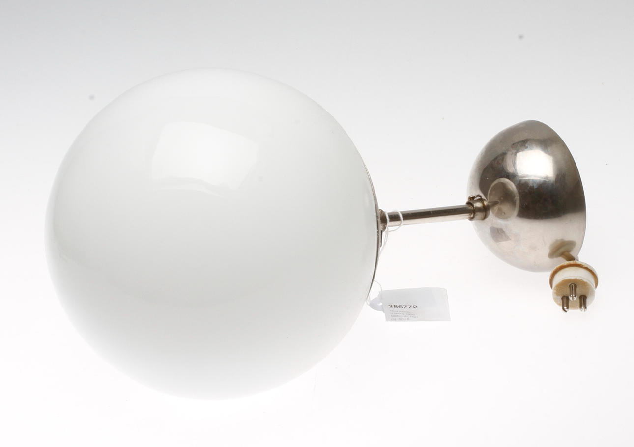 TAKLAMPA, omkring 1900-talets mitt, höjd ca. 32 cm.