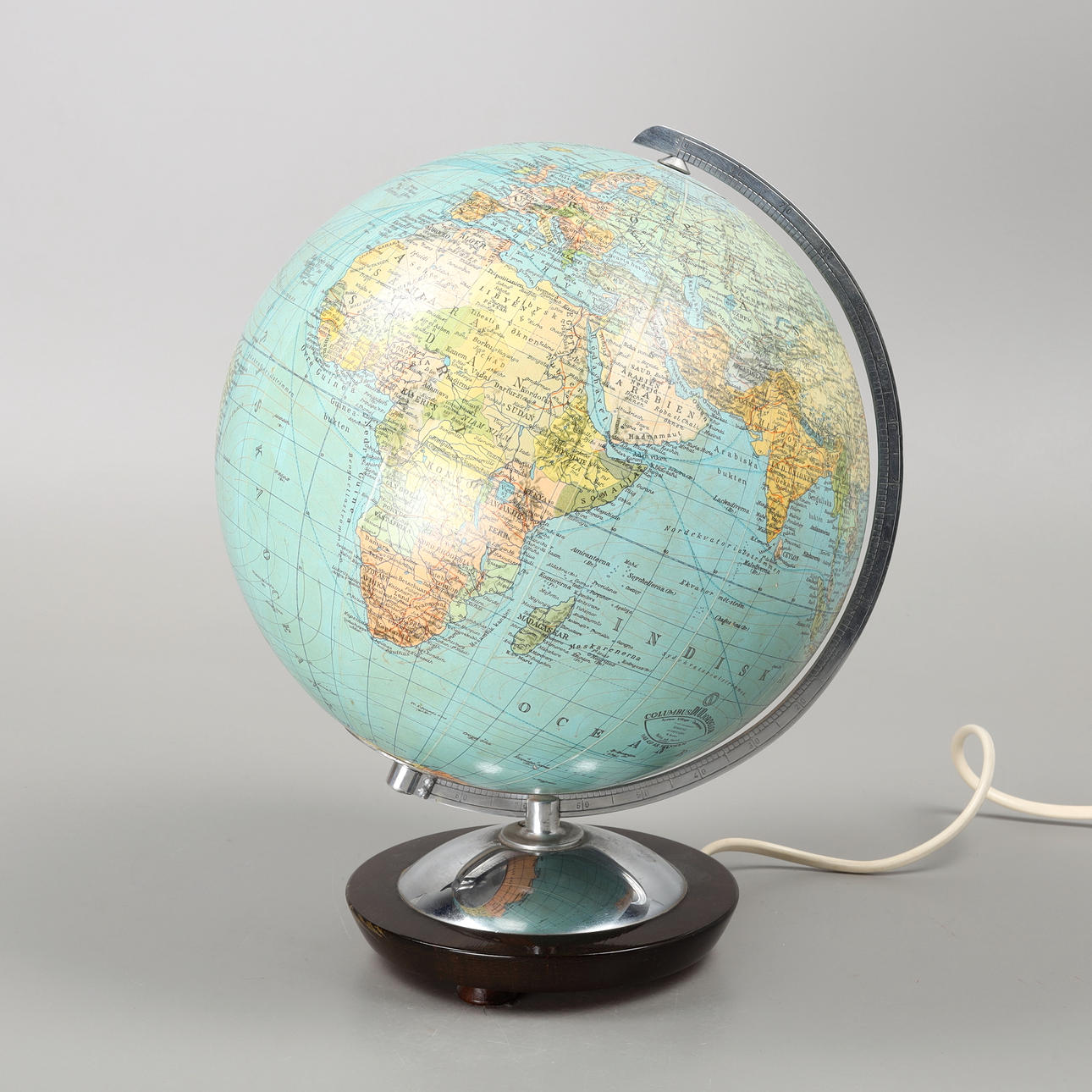 Jordgulv med belysning, 1950'er/60'ere.