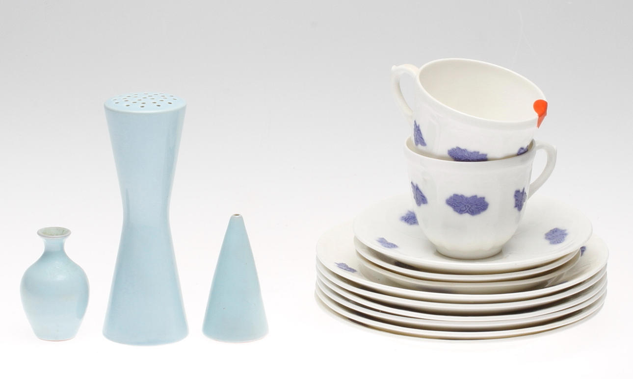 KERAMIK, 11 delar, "Blå blom" Gustavsberg samt STRÖARE, 3 st, Yourestone keramik.