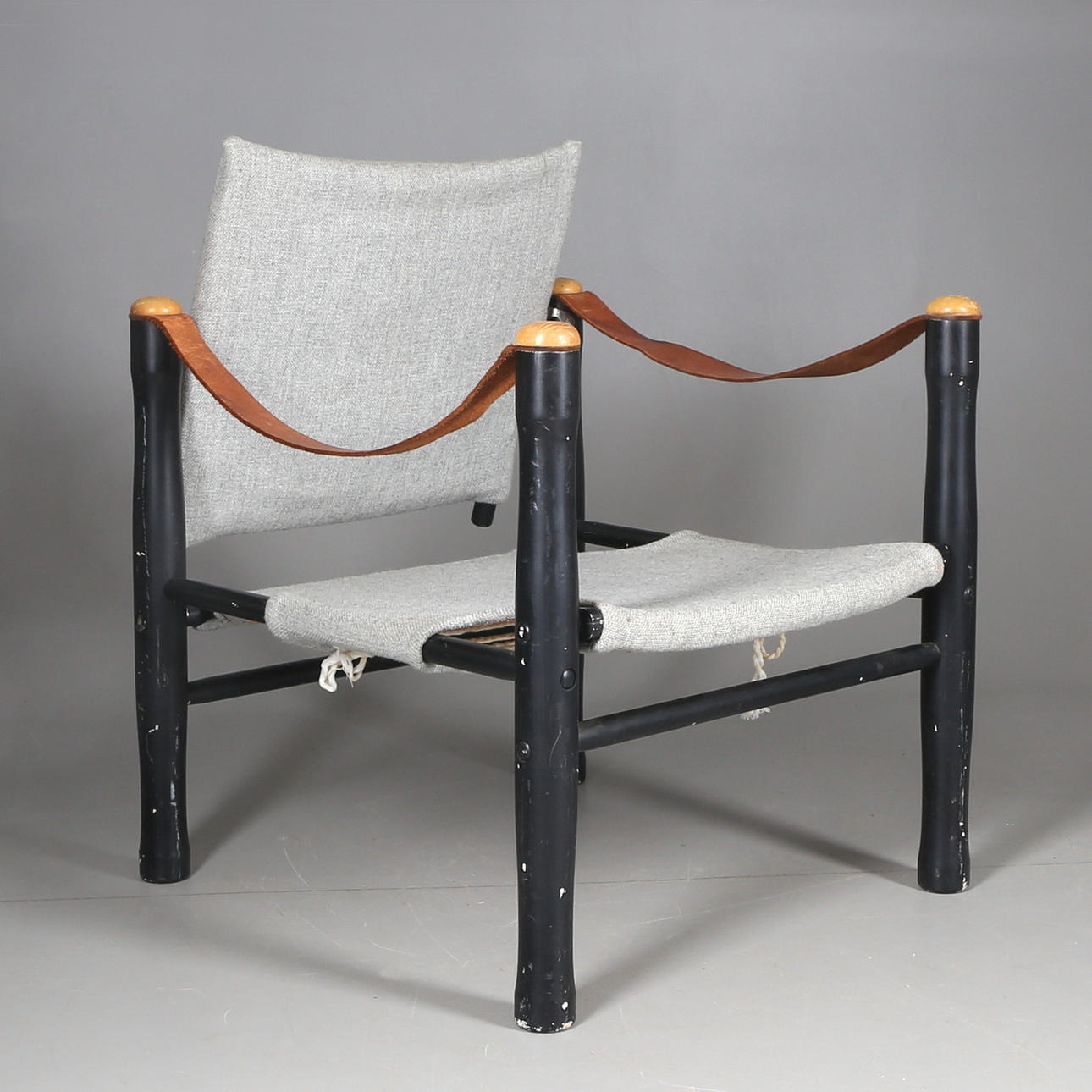 VILSTOL, tyg/skinn samt trä, 1900-tal.