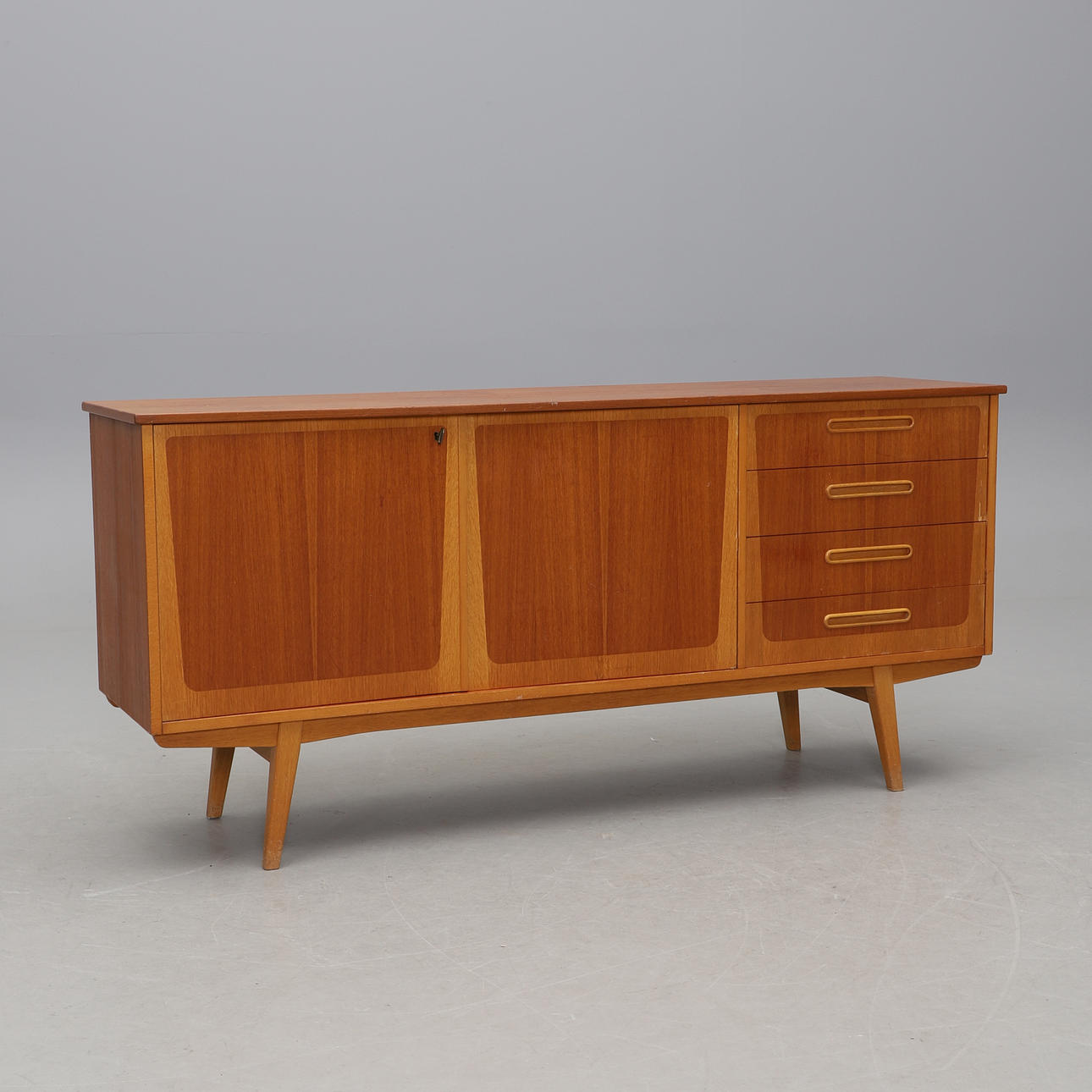 SIDEBOARD, 1960-tal.
