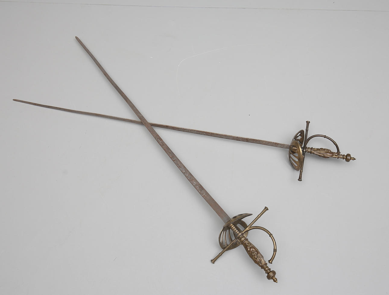 VÄRJOR, ett par, för dekoration, 1900-tal.