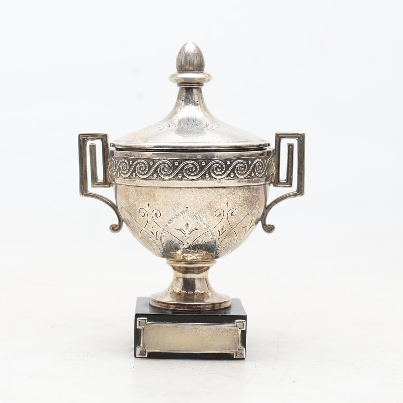 Neo-Classical cup-shaped inkell in silver, 19th Century.