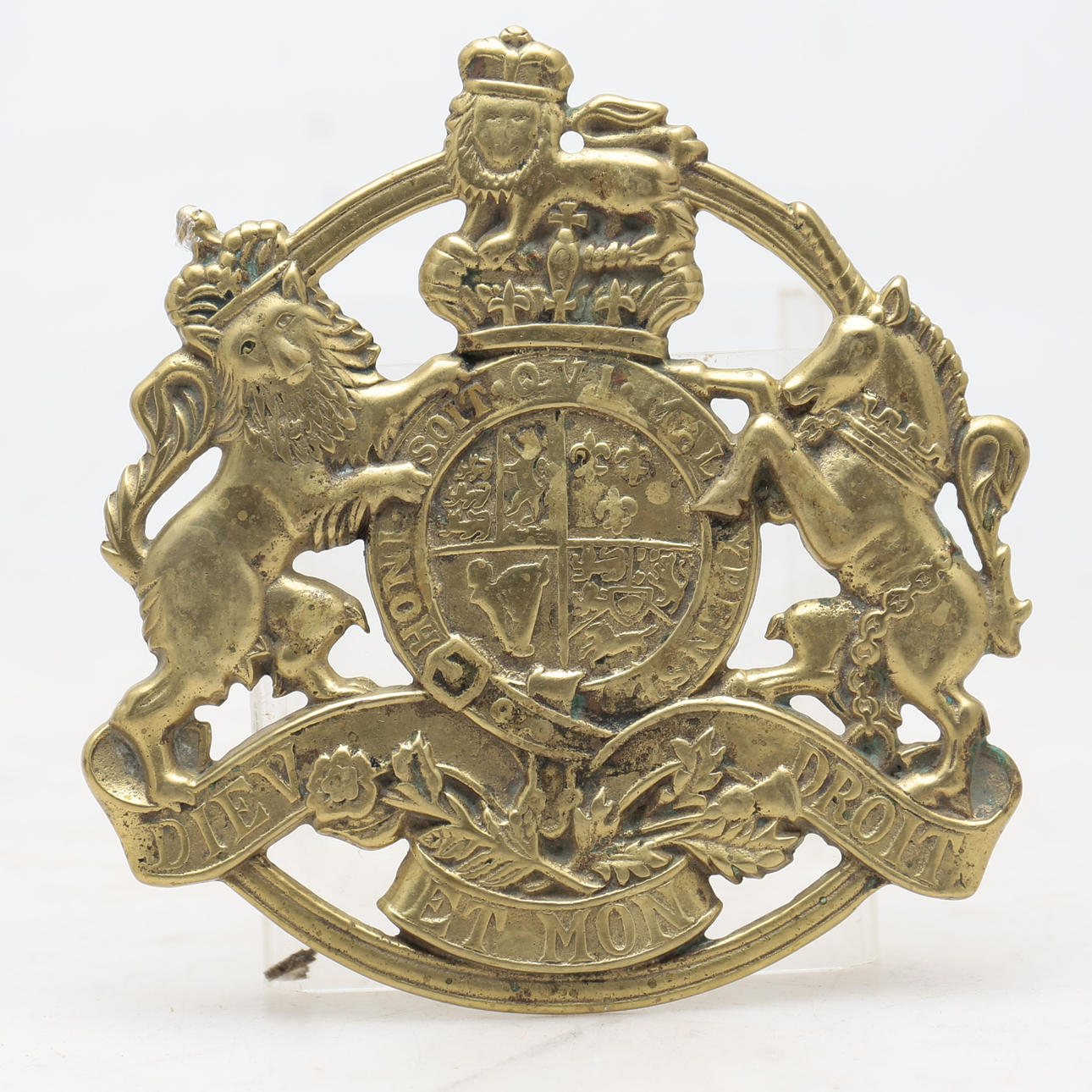 Engelsk kongeligt våbenskjold i messing, 1953.