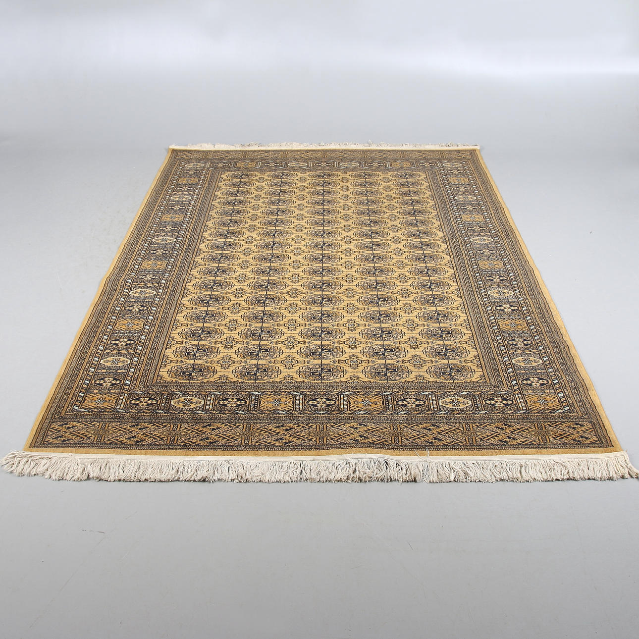 MATTA, maskinvävd, Frankrike, 1900-tal. 240 x 170 cm.