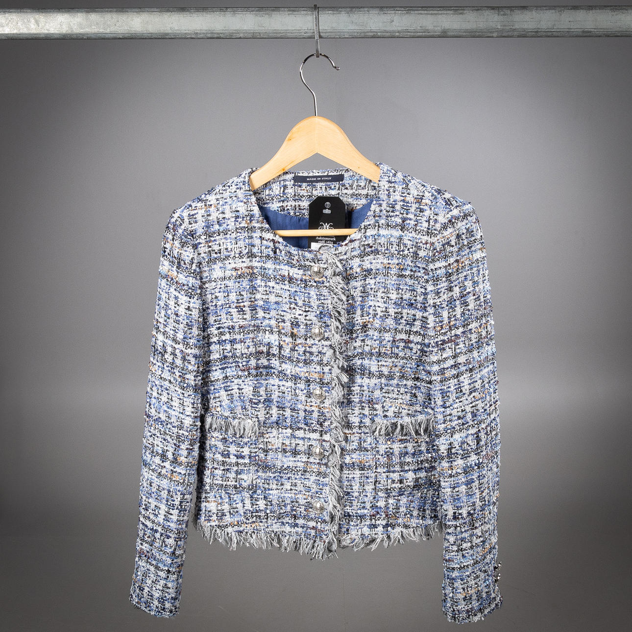 BOUCLÉ JAKKE, italiensk, str. 40.