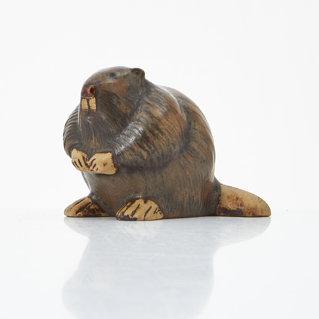 LISA LARSON. Figur, Biber, Steinzeug, Jie.