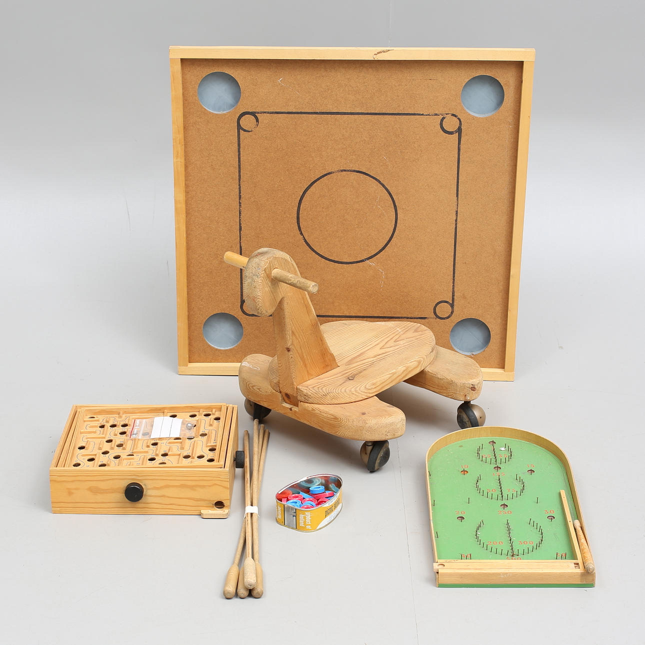 SPEL samt RULLHÄST, 4 delar.