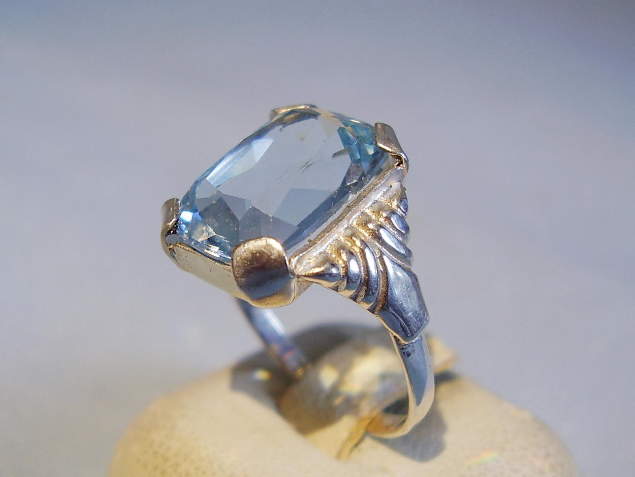 ART DECO RING MED AKVAMARIN SPINELL SILVER 935.
