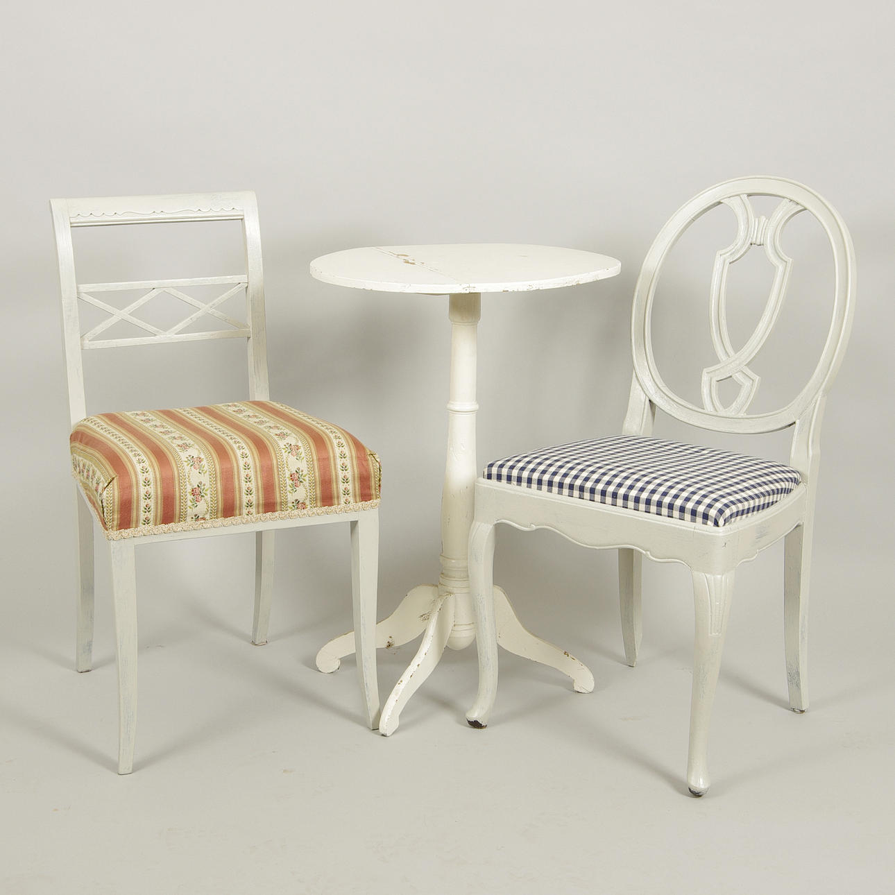 STOLAR SAMT BORD, 3 delar, målat trä.