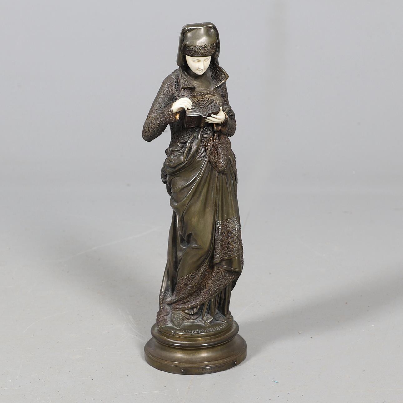 AFTER ALBERT CARRIER BELLEUSE (1824-1887) - BRONZE & IVORY FIGURE 'LISEUSE'.