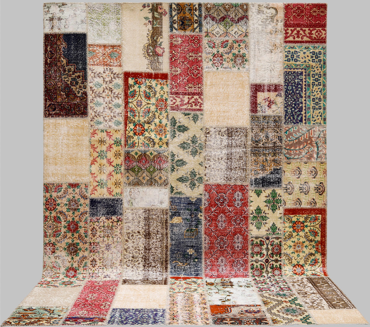 ORIENTTEPPICH. Patchwork, handgenäht, anatolisch, 357 x 253 cm.