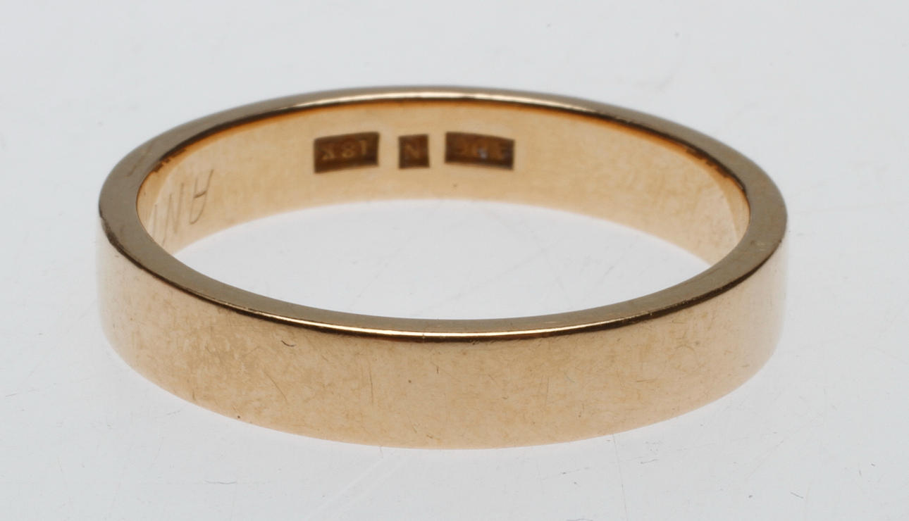 RING, 18k guld, vikt ca 7,3 gr.