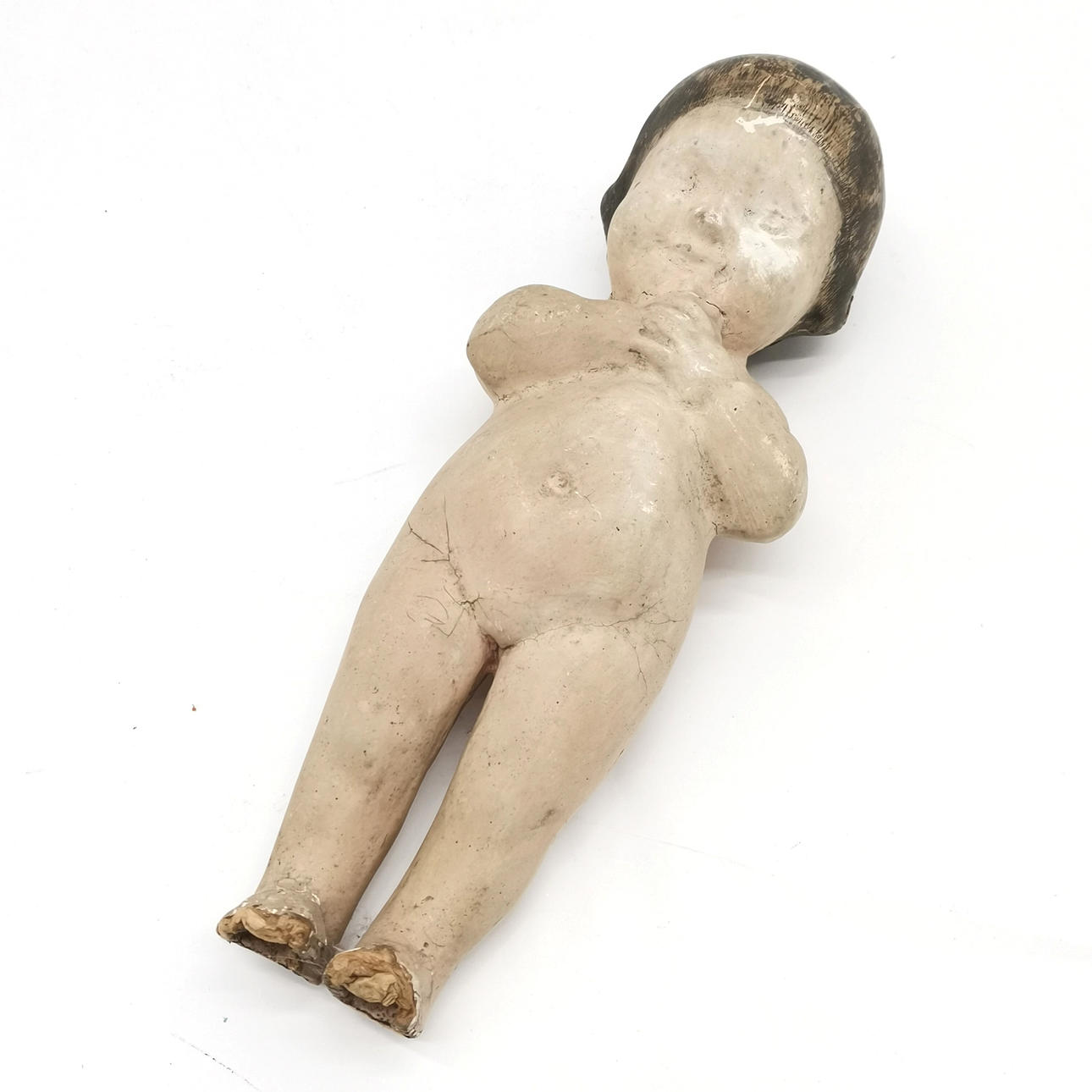 ANTIKE PAPPMACHÉ-LADEN-AUSSTELLUNGSFIGUR EINES KINDES.