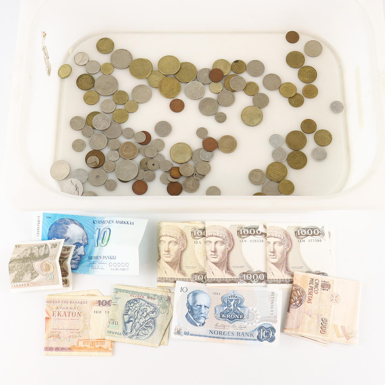 KOLIKOITA JA SETELEITÄ.