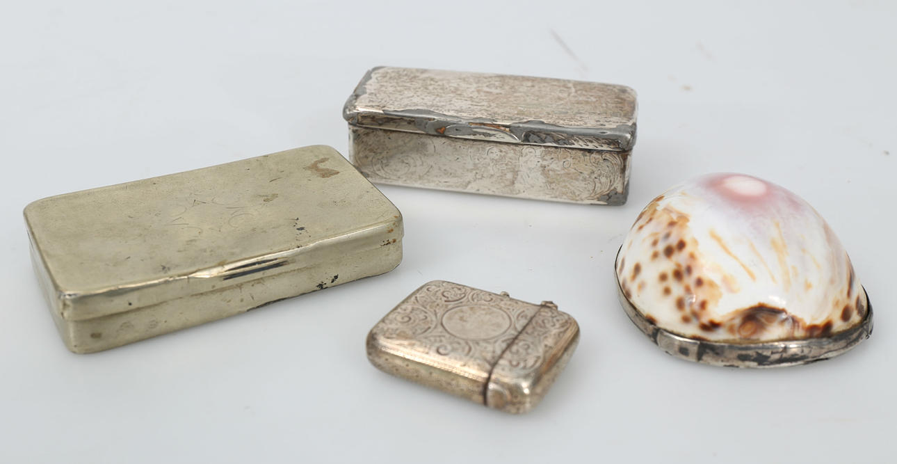 SNUSDOSOR, nysilver och möjligen silver, 4 stycken, 1800-tal.