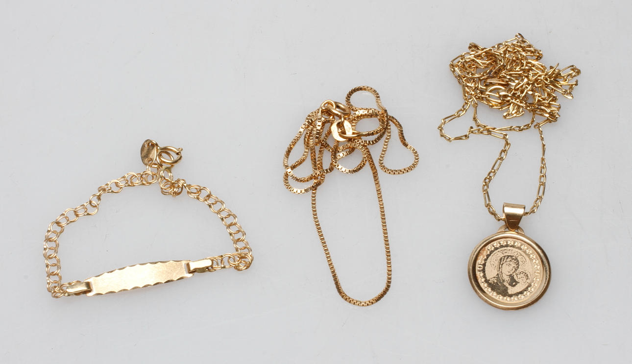 GULDSMYCKEN, 14-18k guld, vikt ca 6,2 gr.