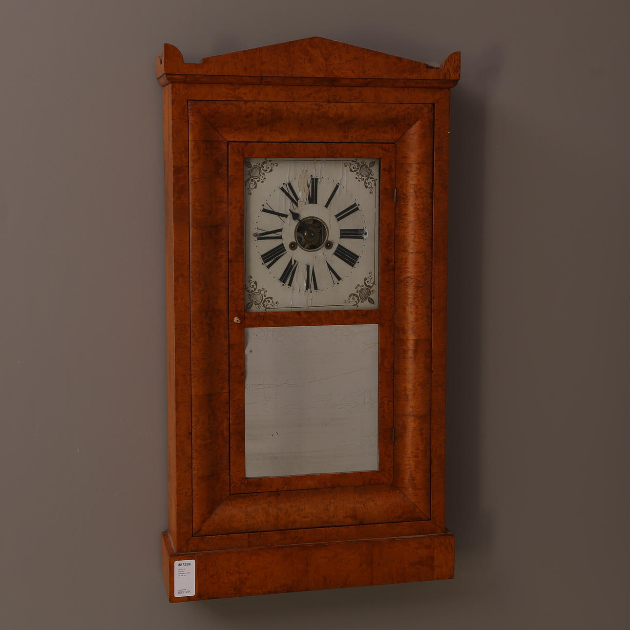 VÄGGUR, träfodral rotfanerat, 1800-tal, två lod.