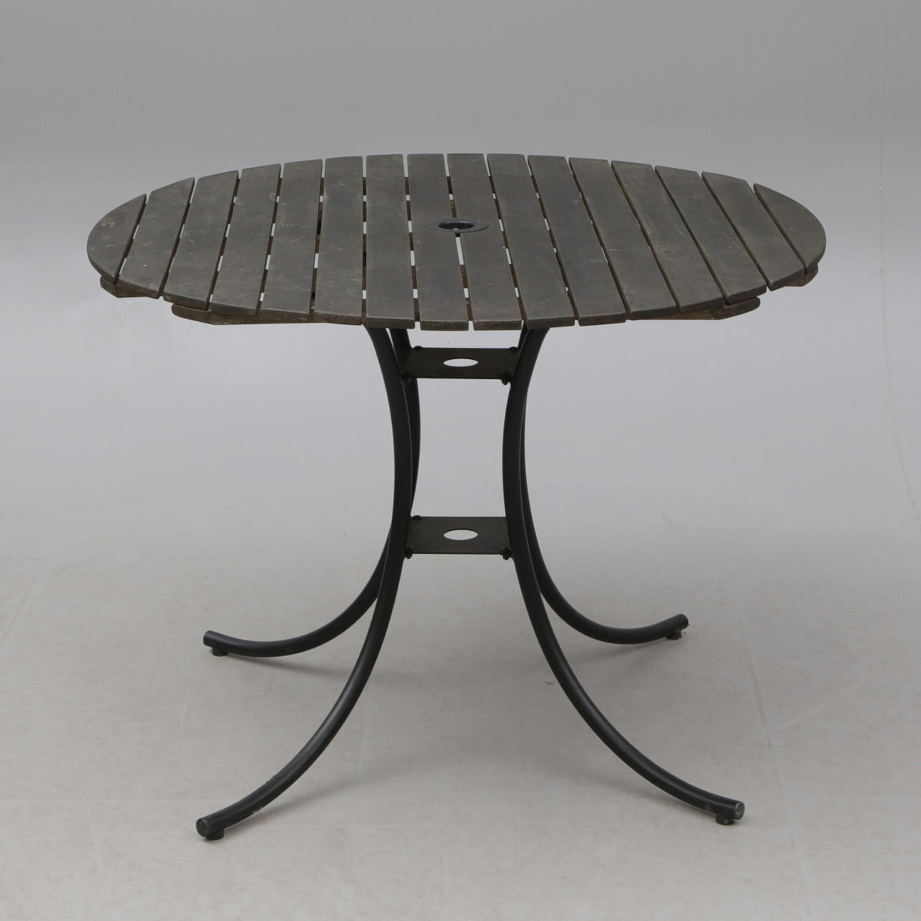 GARTENTISCH, Holz/Metall.