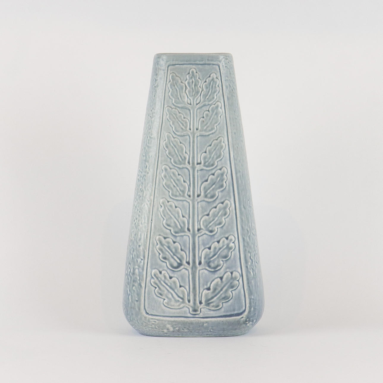 GUNNAR NYLUND. Vas, Rörstrand Eklöv.