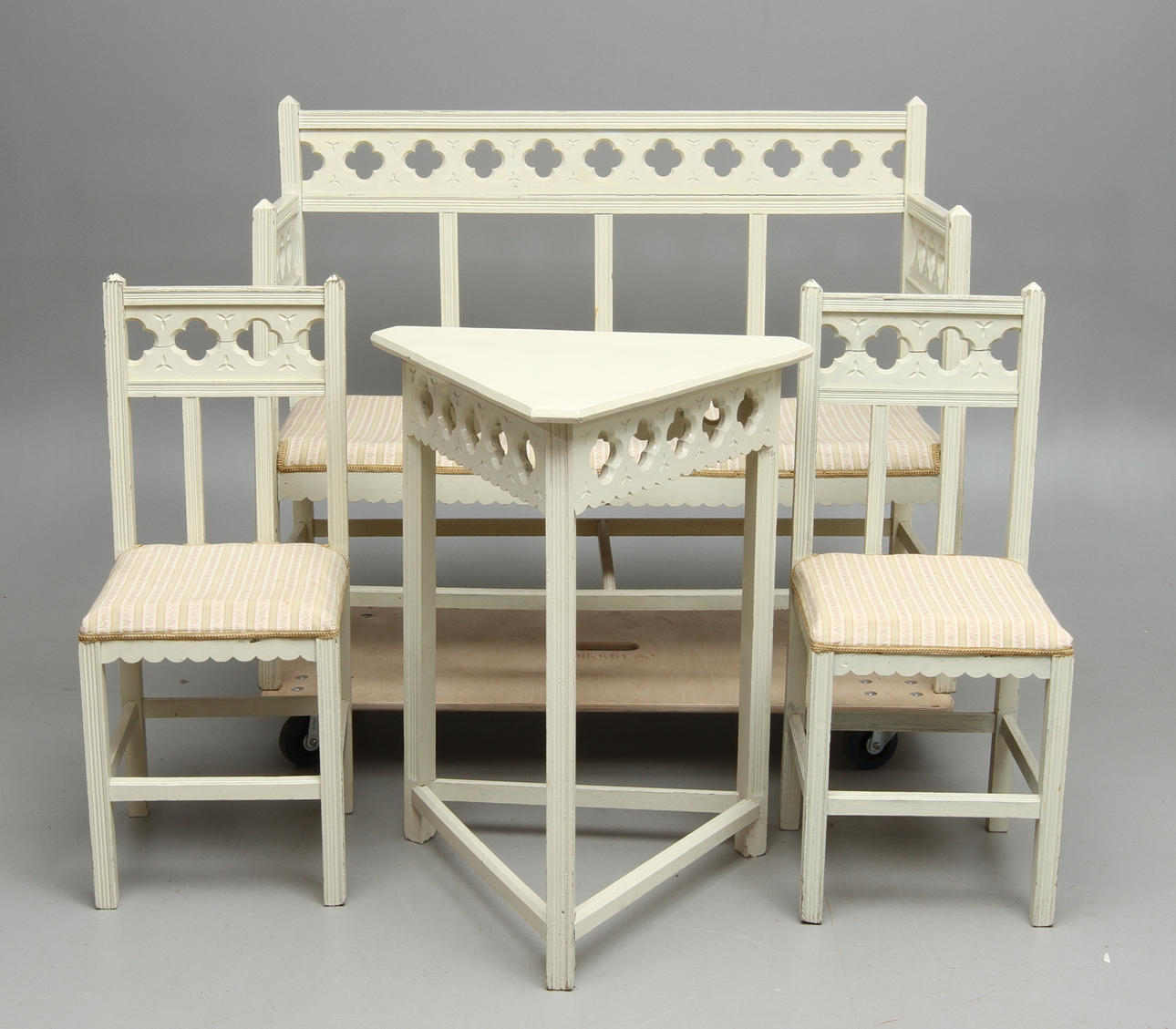 PUNSCHMÖBEL, 5 delar, omkring 1900.